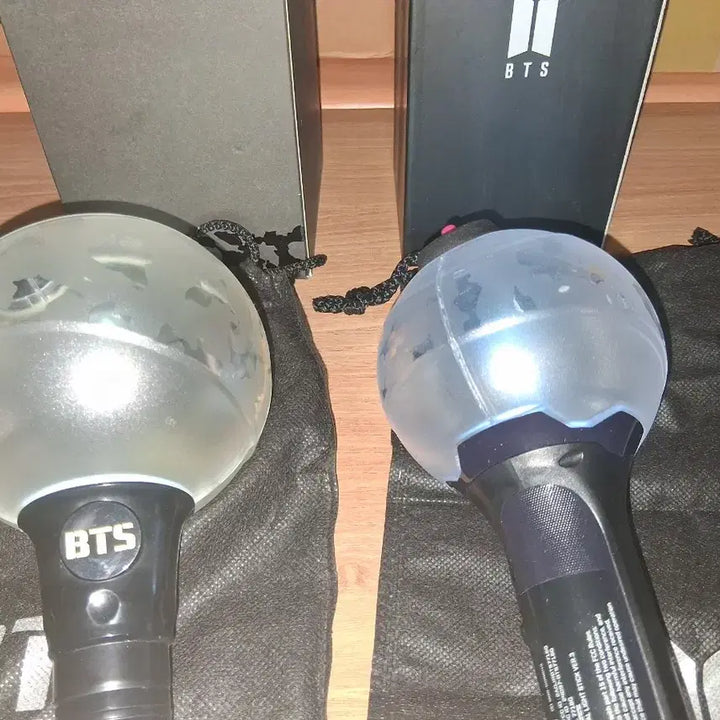 [BUNJANG] BTS Official Lightstick Ver. 1 &amp; Ver. 3 Bundle Set / BTS army bomb  방탄 공식 응원봉 ver 1 &amp;ver 3