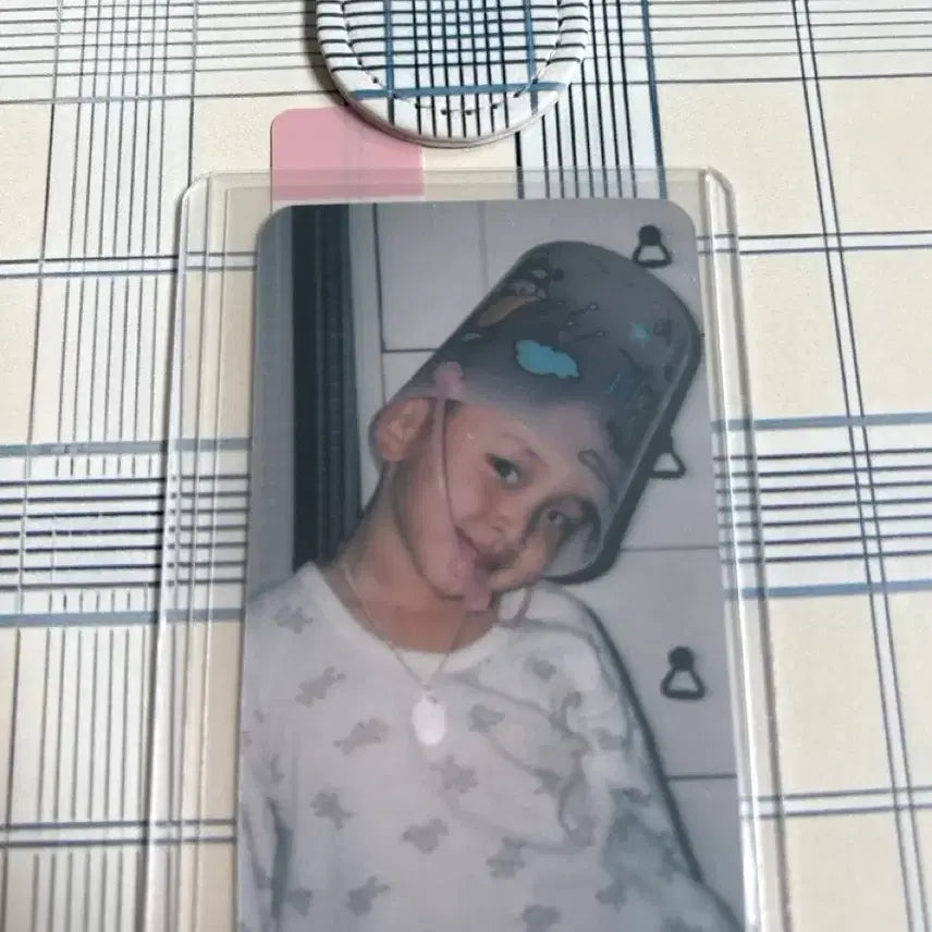 [BUNJANG] LUCY The Hyundai Popup Island Express Photocards / 루시 더현대 팝업 아일랜드익스프레스 포카