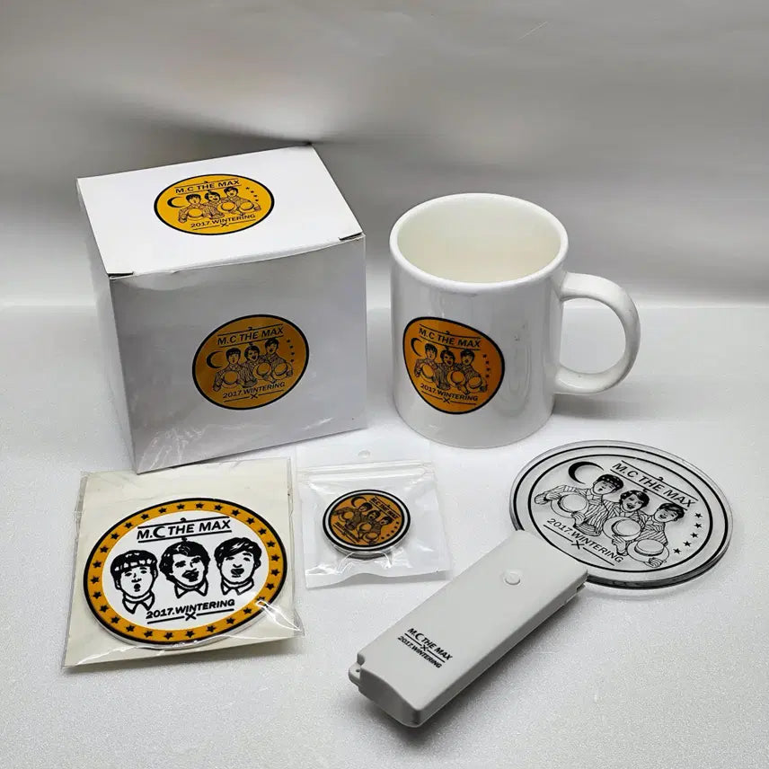 [BUNJANG] M.C THE MAX 2017 Wintering Tour Official MD Set (Mug Cup, Popsocket, Glow Stick) / [미개봉] 엠씨더맥스 2017 겨울나기콘서트 공식 MD 3종 세트