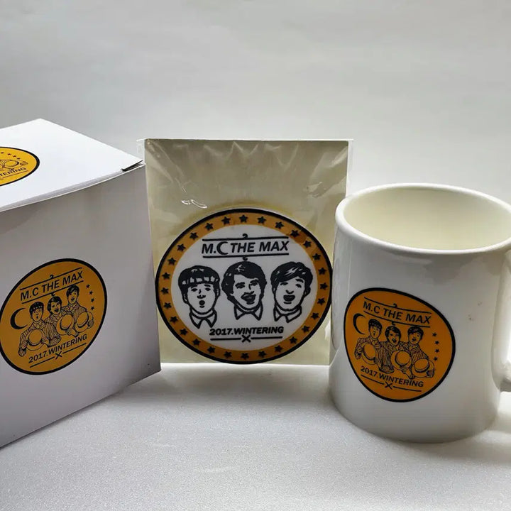 [BUNJANG] M.C THE MAX 2017 Wintering Tour Official MD Set (Mug Cup, Popsocket, Glow Stick) / [미개봉] 엠씨더맥스 2017 겨울나기콘서트 공식 MD 3종 세트