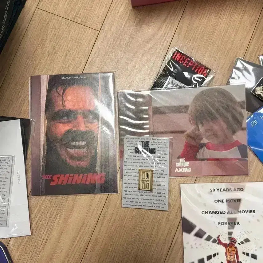 [BUNJANG] Stanley Kubrick Film Collection: The Shining &amp; 2001: A Space Odyssey - Pins, Postcards, Mousepad / 샤이닝 엽서세트 뱃지 스페이스오디세이2001 마우스패드 스탠리큐브릭영화