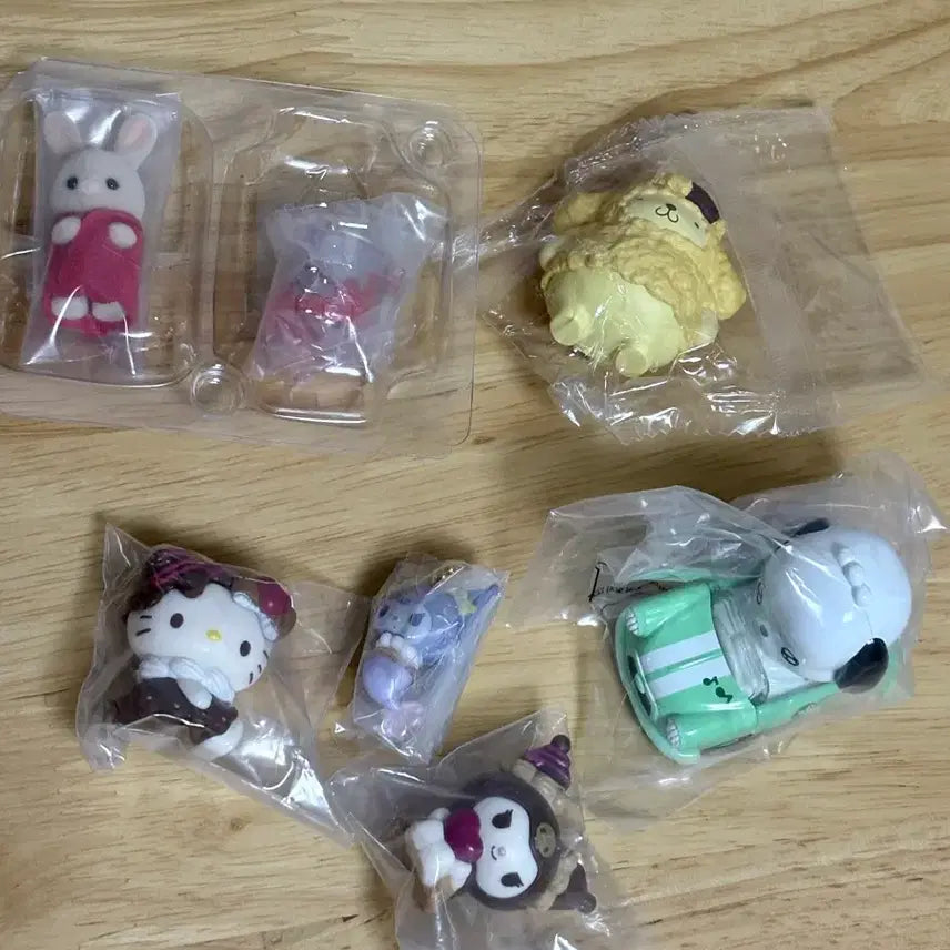 [BUNJANG] Sylvanian Families x Sanrio Random Gacha Bundle Set / 실바니안 산리오 랜덤 가챠 일괄 판매