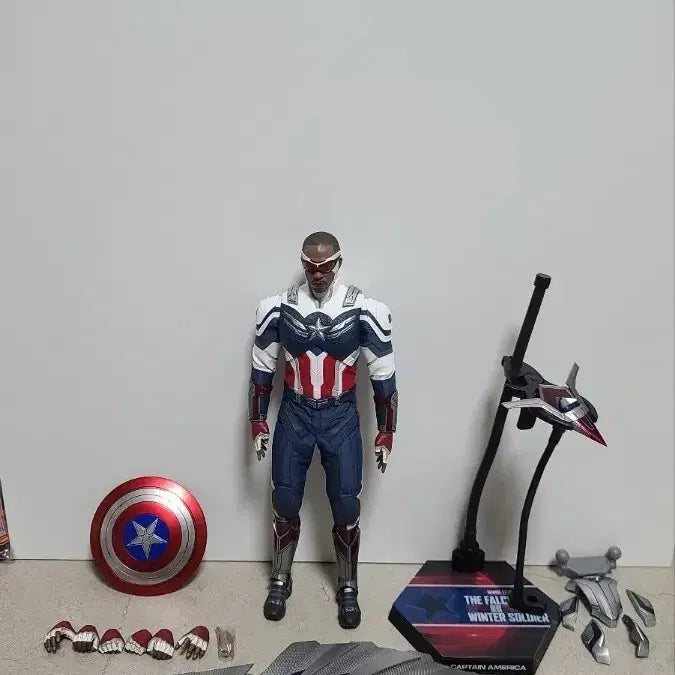 [BUNJANG] Hot Toys 1/6 Falcon and the Winter Soldier Version Falcon Figure / 핫토이 1/6 팔콘 앤 윈터솔져 버전 팔콘 (박스x)
