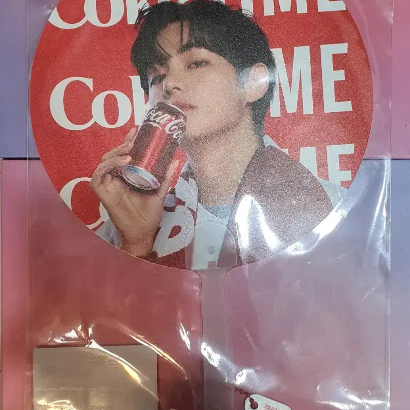 [BUNJANG] BTS V Coca-Cola Fan [Unsealed] Fan / 뷔 코카콜라 BTS 뷔 부채 미개봉 판매합니다.