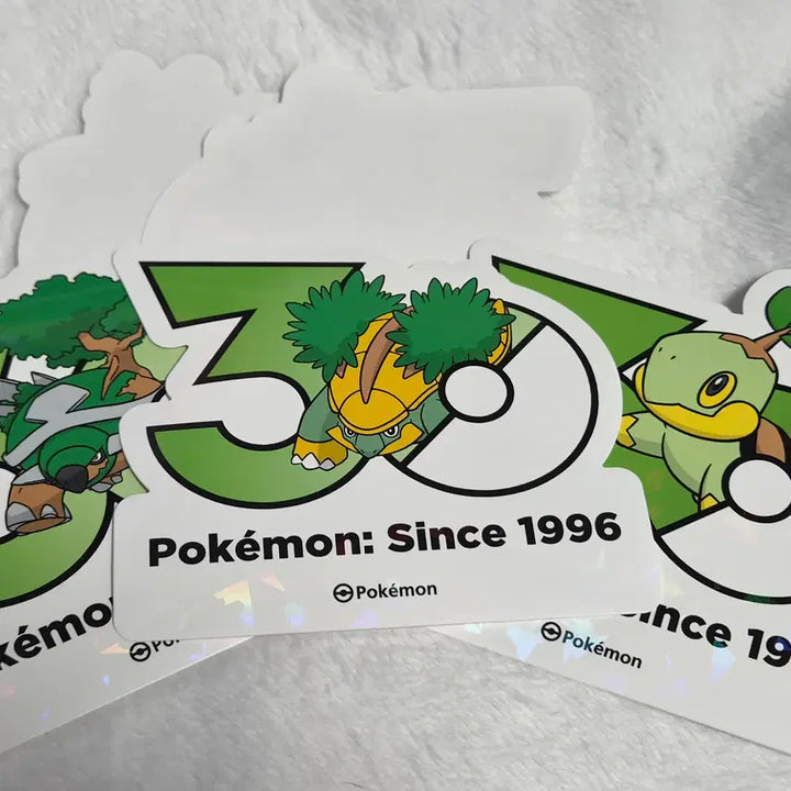 [BUNJANG] Pokemon 30th Anniversary Logo Sticker Set (Fidough, Dachsbun, Arboliva, 2 Random) / 포켓몬 30주년 로고 스티커 모부기, 수풀부기, 토대부기, 랜덤 2장