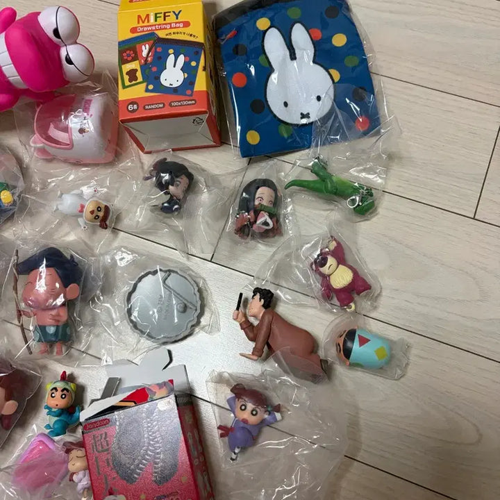 [BUNJANG] Crayon Shin-chan, Miffy, Demon Slayer Gacha Figures Bundle Set / 짱구 미피 귀멸의칼날 가챠 일괄