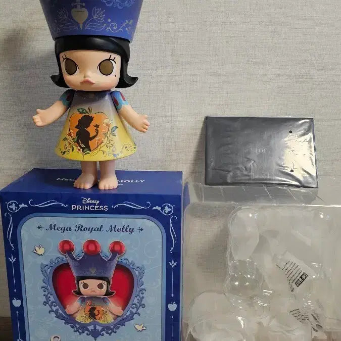 [BUNJANG] Pop Mart Mega Royal Molly Snow White Figure / 팝마트 메가 로얄 몰리 백설공주 피규어