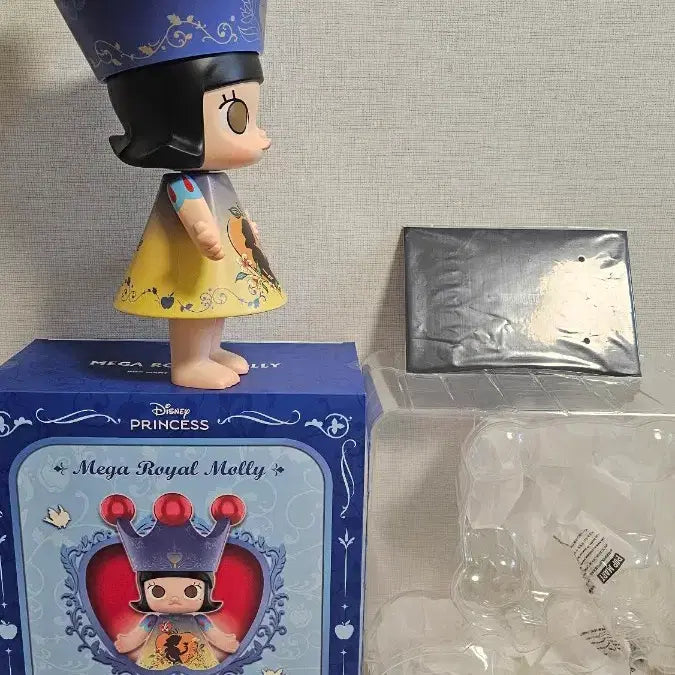 [BUNJANG] Pop Mart Mega Royal Molly Snow White Figure / 팝마트 메가 로얄 몰리 스노우 화이트 피규어