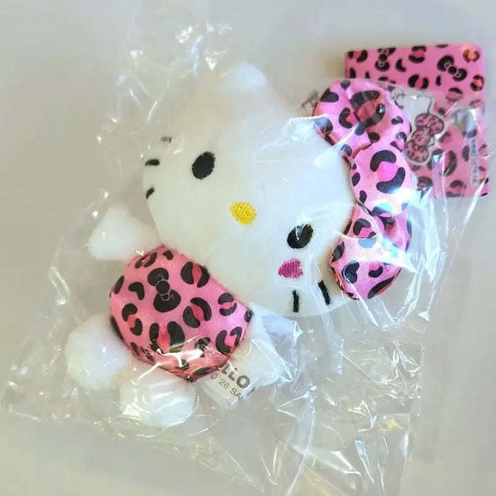 [BUNJANG] Sanrio Hello Kitty Leopard Print Gal Style Plush Doll (2026 New Arrival) / 일본정품/산리오] 미개봉 2026신상 호피 갸루 헬로키티