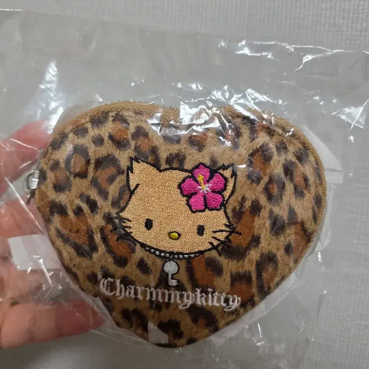 [BUNJANG] Spinns Charmmy Kitty Leopard Heart Coin Pouch / 스핀스 챠미 키티 호피키티 하트 동전 지갑