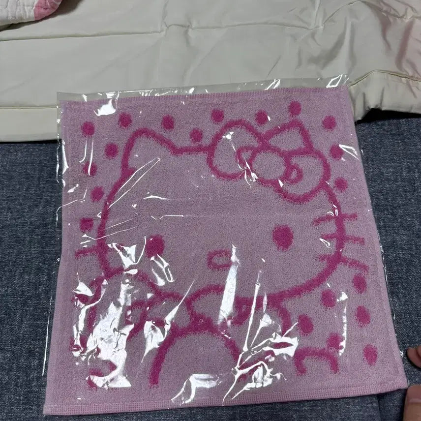 [BUNJANG] Vintage Hello Kitty Pink Handkerchief (New) / 고전 키티 핑크 손수건 새상품 판매중