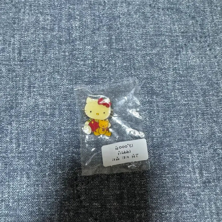 [BUNJANG] Vintage Hello Kitty Mini Badge - New Condition / 고전 헬로키티 미니 뱃지 새상품 판매중