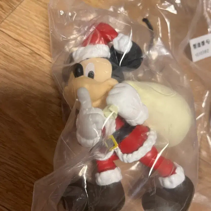 [BUNJANG] Disney Santa Mickey Mouse DXF Figure / 디즈니 DXF 산타미키마우스