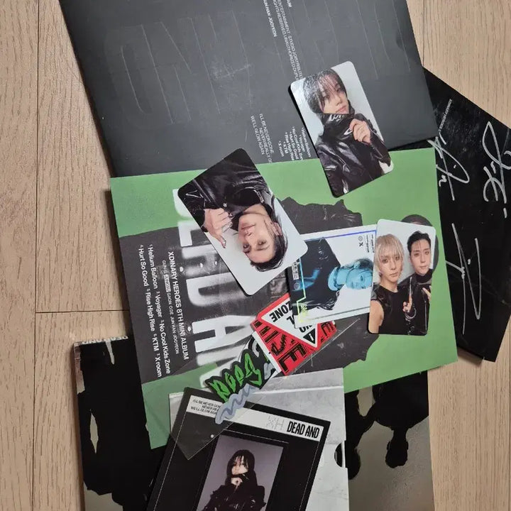 [BUNJANG] AXDNER HEROES Autographed Album and 3 Additional Items Bundle / 액스디너히어로즈외총4장무배