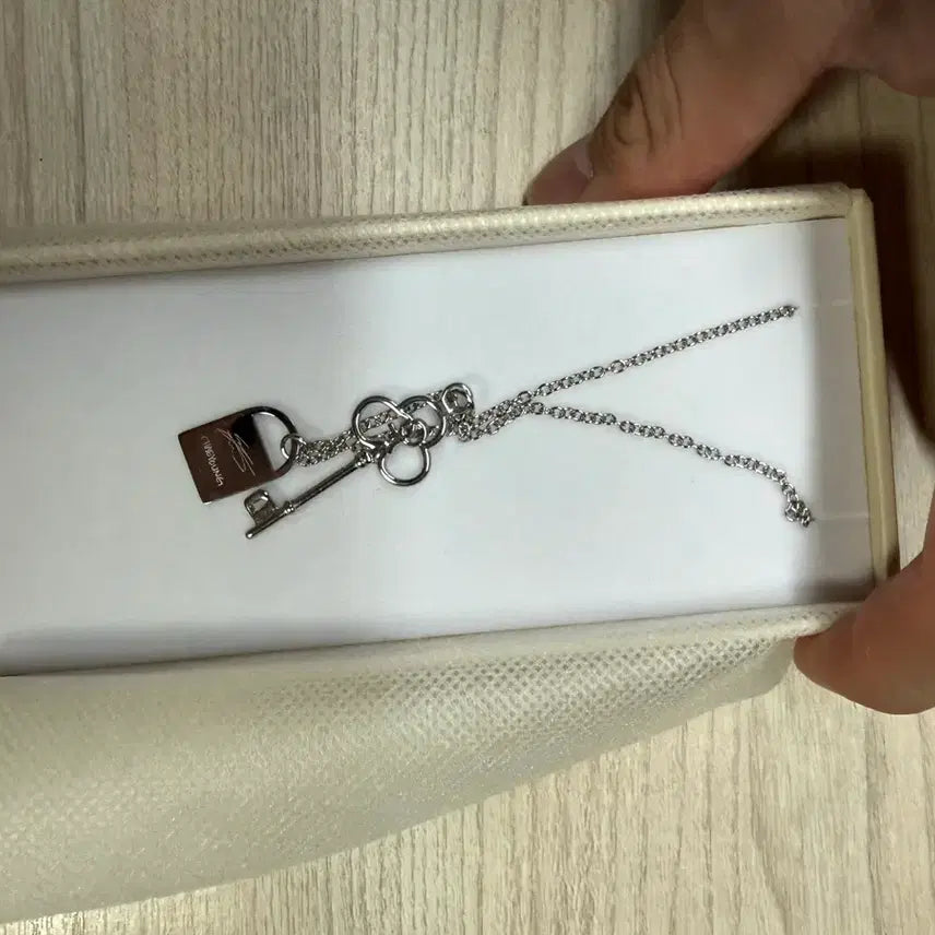 [BUNJANG] fromis_9 Lee Chaeyoung Necklace / 프로미스나인 이채영 목걸이 판매합니다