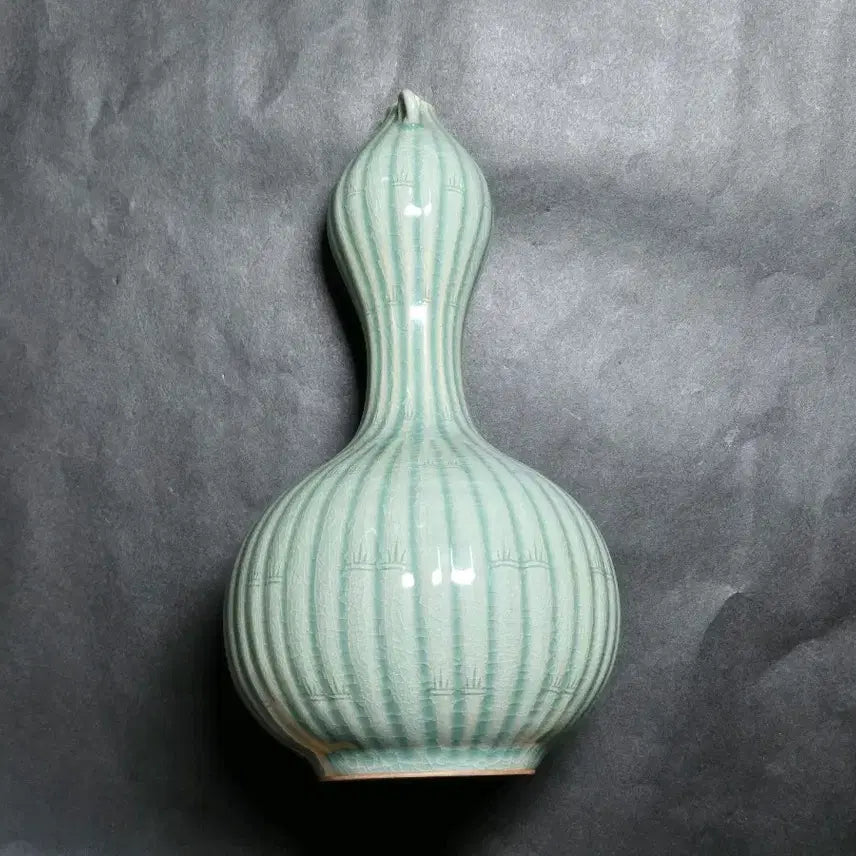 [BUNJANG] Haegang Yoo Geun-hyung Celadon Vase (Intangible Cultural Property) / 무형문화재 해강 유근형 죽문 청자 호리병