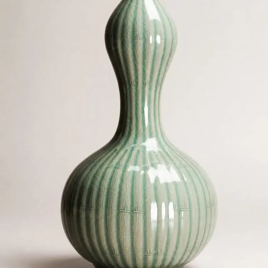 [BUNJANG] Haegang Yoo Geun-hyung Celadon Vase (Intangible Cultural Property) / 무형문화재 해강 유근형 죽문 청자 호리병