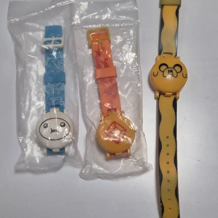 [BUNJANG] Adventure Time Gacha Wristwatch 3-Piece Set (Finn, Princess Bubblegum, Jake) / 일괄) 어드벤처타임 어탐 가챠 시계 4종 핀 불꽃공주 울룩불룩공주 제이크