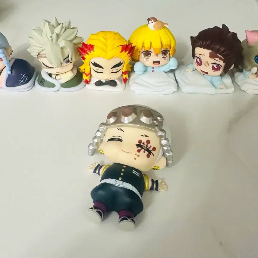 [BUNJANG] Demon Slayer: Kimetsu no Yaiba Butterfly Mansion Set (7 Figures) + Snow Globe Keychains (3 Variants) / 귀멸의칼날 나비저택 포함 총 7종 + 눈 키링 일괄 팝니다