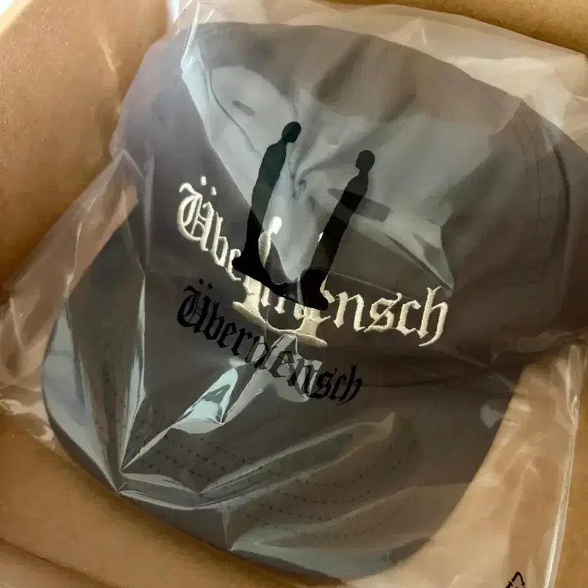 [BUNJANG] G-Dragon ÜBERMENSCH Cap (Charcoal/Gray) / 지드래곤 멤버십 캡모자 (차콜/그레이)