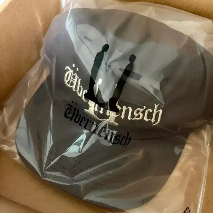[BUNJANG] G-Dragon ÜBERMENSCH Cap (Charcoal/Gray) / 지드래곤 멤버십 캡모자 (차콜/그레이)