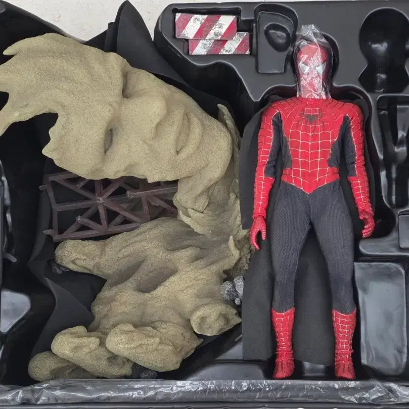 [BUNJANG] Hot Toys Friendly Neighborhood Spider-Man Deluxe with Sandman Diorama / 핫토이 친절한 이웃 스파이더맨 디럭스