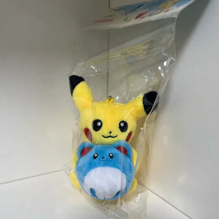 [BUNJANG] Pokemon Limited Edition Marill Beach Ball Pikachu Plush Keychain / 올리브영 포켓몬 에디션 포켓몬스터 인형키링 마릴 비치볼 피카츄