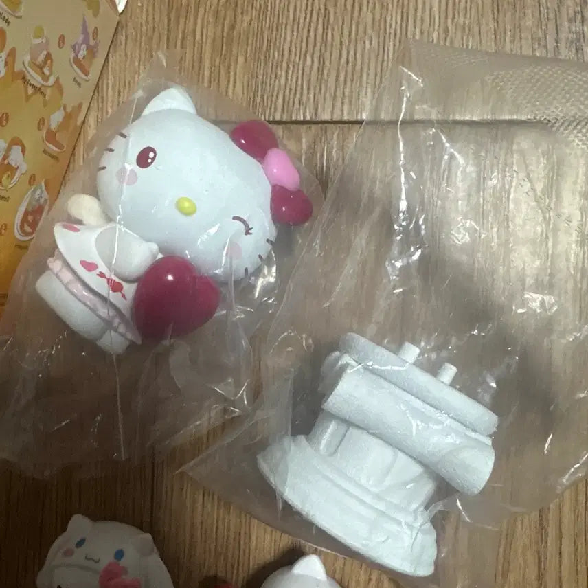 [BUNJANG] Sanrio Cupid Hello Kitty Figure (Sealed) / 탑토이 산리오 큐피드 피규어 헬로키티(미개봉)