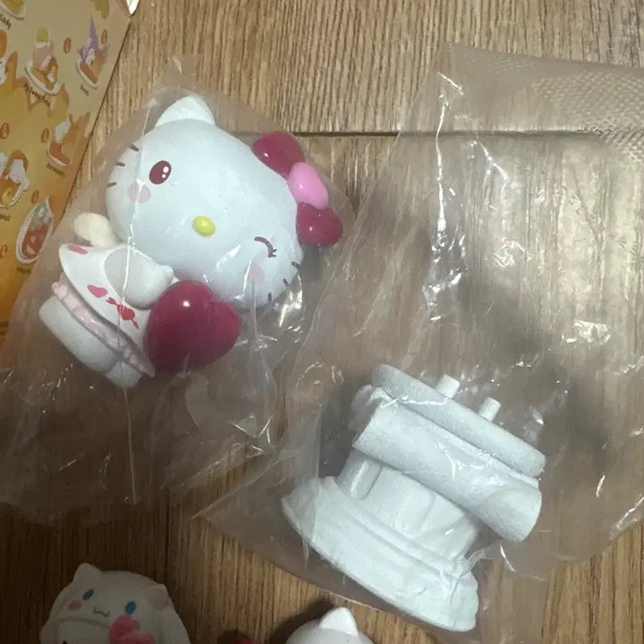 [BUNJANG] Sanrio Cupid Hello Kitty Figure (Sealed) / 탑토이 산리오 큐피드 피규어 헬로키티(미개봉)