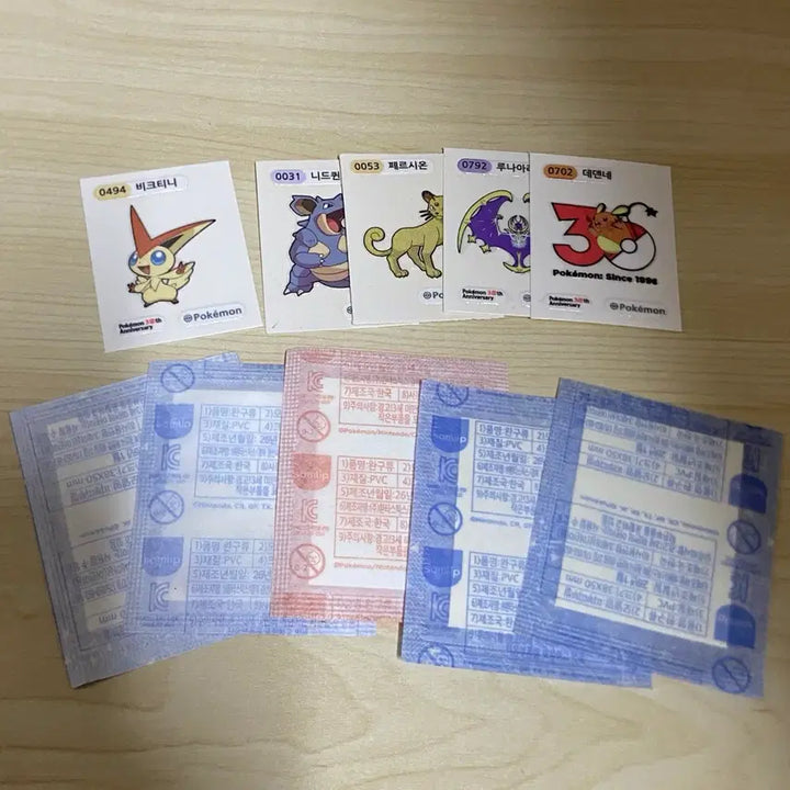 [BUNJANG] Pokemon Stickers Sealed &amp; Unsealed Bundle (Viktini Included) / 포켓몬 띠부씰 미개봉 5개 개봉 4개 비크티니 포함