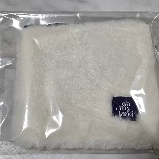 [BUNJANG] OH MY GIRL Fur Pouch / 오마이걸 퍼 파우치