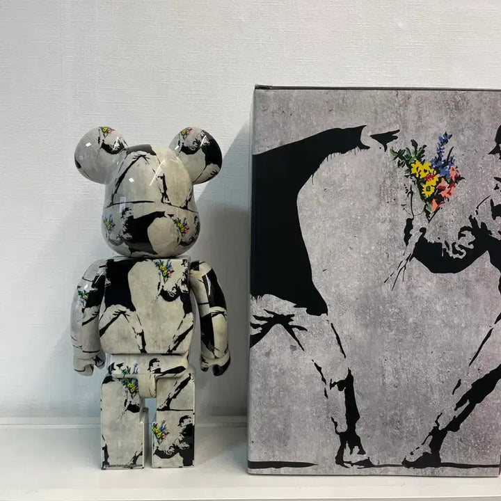[BUNJANG] Medicom Toy BE@RBRICK Banksy Flower Bomber 400% + 100% / 베어브릭 뱅크시 플라워붐버 400%+100%