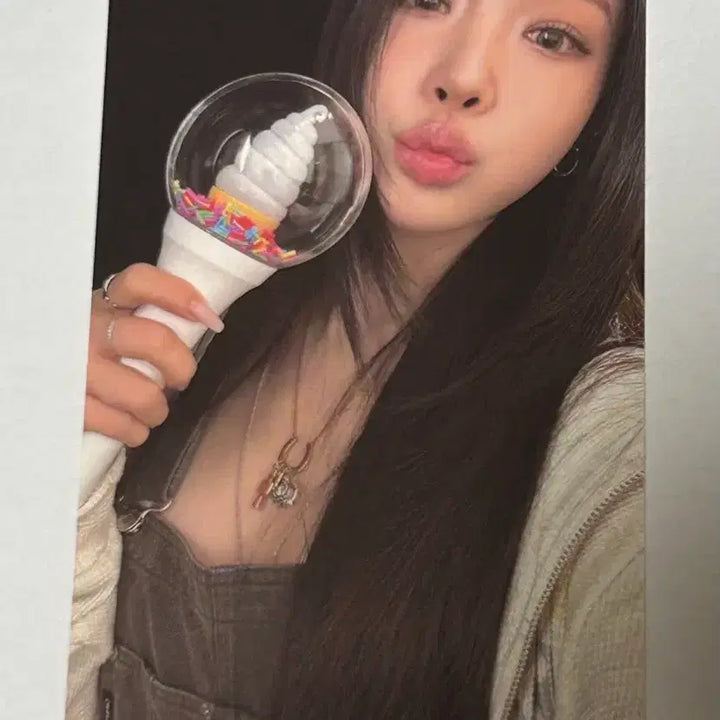 [BUNJANG] IOI Kim Chung-ha Cheer Stick Photocard / 마지막) 아이오아이 응원봉 포카 김청하 판매