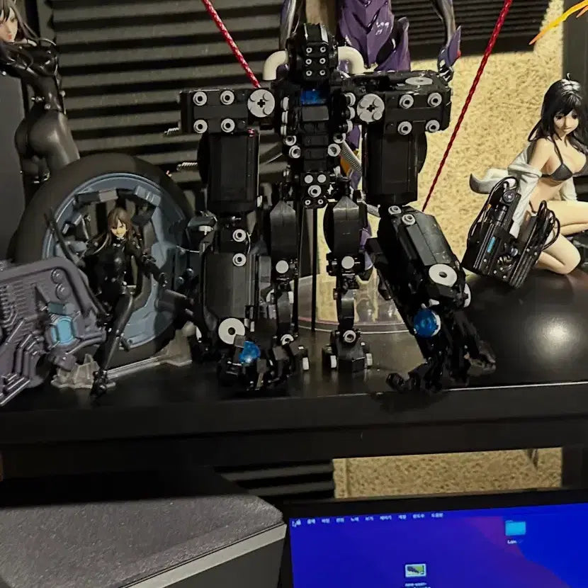 [BUNJANG] Gantz Hard Suit 1/6 Scale Model Kit / 간츠 Hard suit 1/6 scale 하드슈트 레고