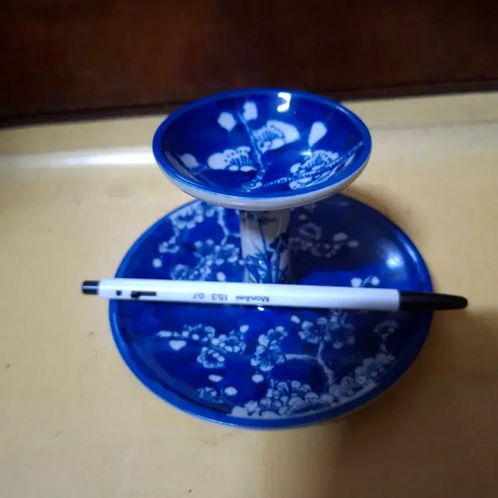 [BUNJANG] Beautiful Blue and White Plum Blossom Lantern Stand / 아름다운 역청화매화문등잔