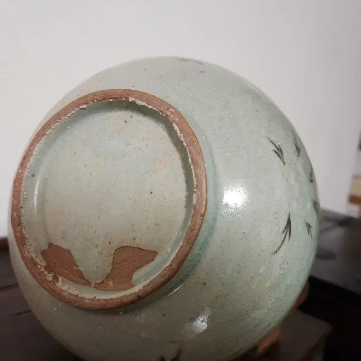 [BUNJANG] Unusual Celadon Vase with Deep Vintage Charm / [고미술] 깊은 세월의 멋을 간직한 비정형 청자 화병