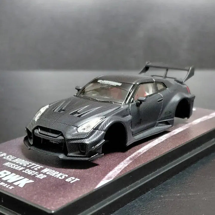 [BUNJANG] Inno64 1/64 R35 GTR LBWK Full Carbon (Damaged) / 1/64 Inno64 R35 GTR LBWK (풀카본 하자품)