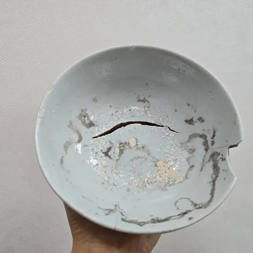 [BUNJANG] Authentic White Porcelain Bowl with Significant Age-Related Imperfections / 진품 조선후기 백자 사발