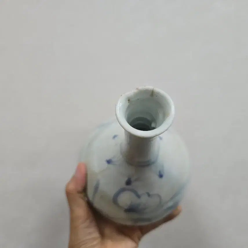 [BUNJANG] Authentic Celadon Porcelain Vase with Floral Motif / 진품 조선후기 청화백자 화문병 골동품