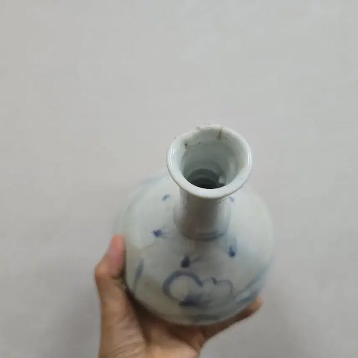[BUNJANG] Authentic Celadon Porcelain Vase with Floral Motif / 진품 조선후기 청화백자 화문병 골동품