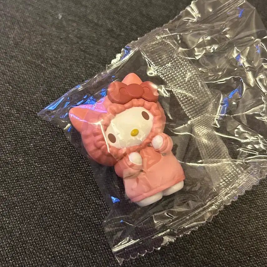 [BUNJANG] Hello Kitty Hoodie Zip-Up Figure (New) / 후드집업 키티 피규어 새상품