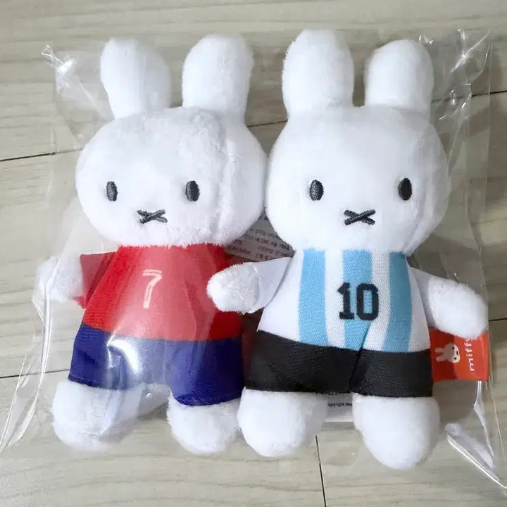 [BUNJANG] Miffy South Korea Argentina Uniform Doll Keychain Set / [일괄] 미피 대한민국 아르헨티나 유니폼 인형 키링 세트