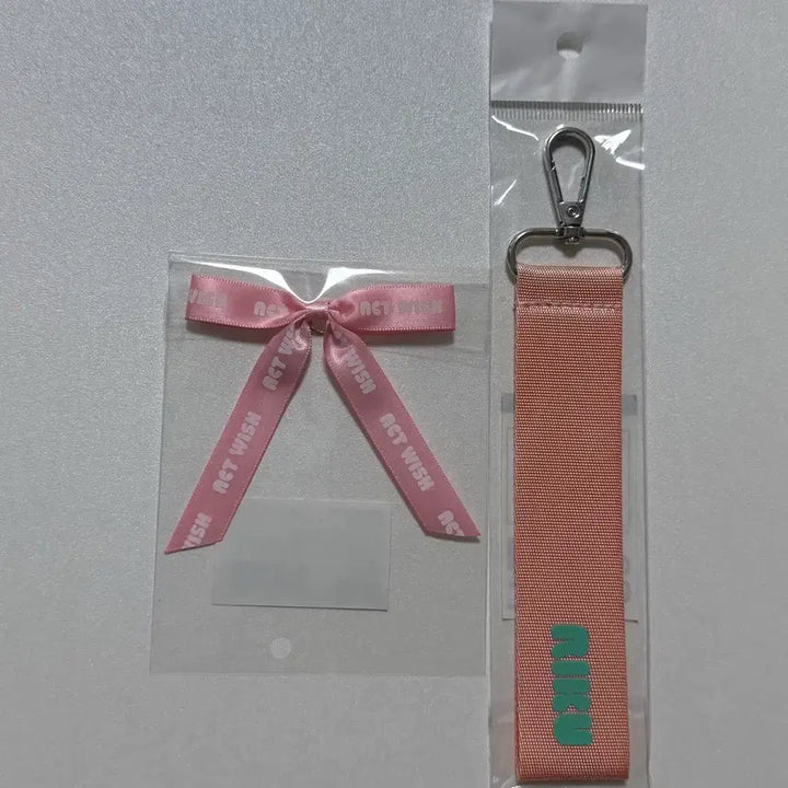 [BUNJANG] NCT Wish Wishful Harajuku Pop-up Ribbon Charm Name Keychain Riku / 미개봉) 엔시티 위시 위시풀 하라주쿠 팝업 리본참 네임키링 리쿠