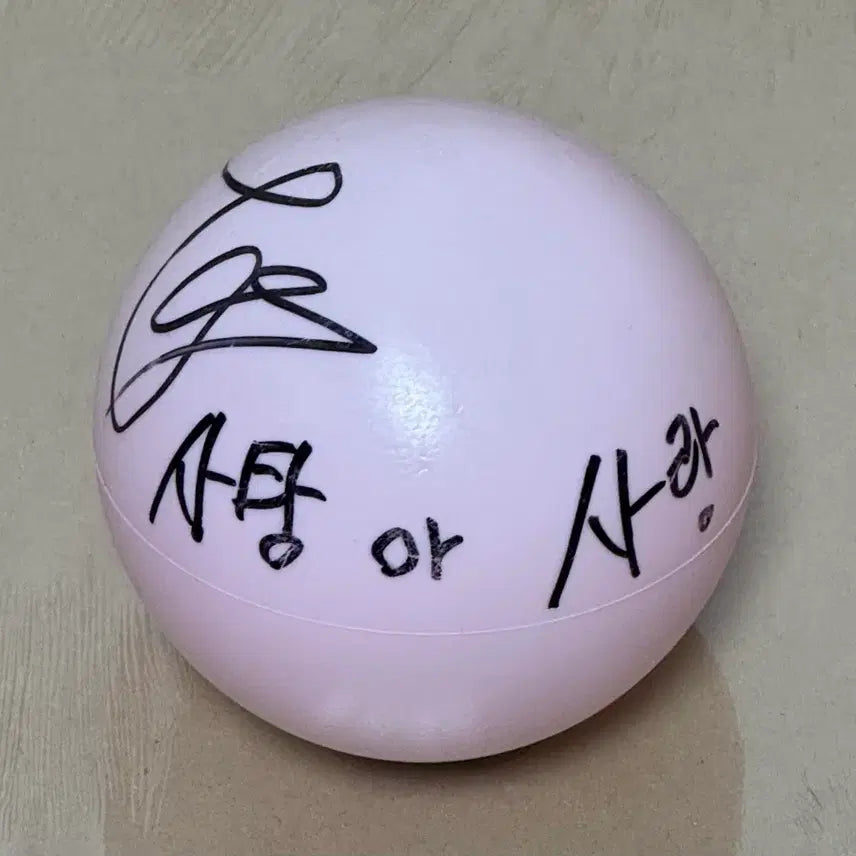 [BUNJANG] &amp;TEAM Taki Autographed Ball / 앤팀 타키 싸인볼