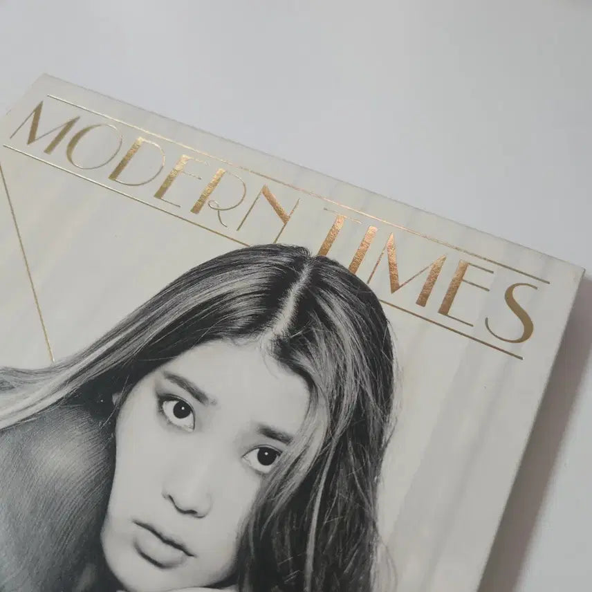 [BUNJANG] IU Modern Times Album (Unsealed) / 아이유 모던타임즈 개봉 앨범