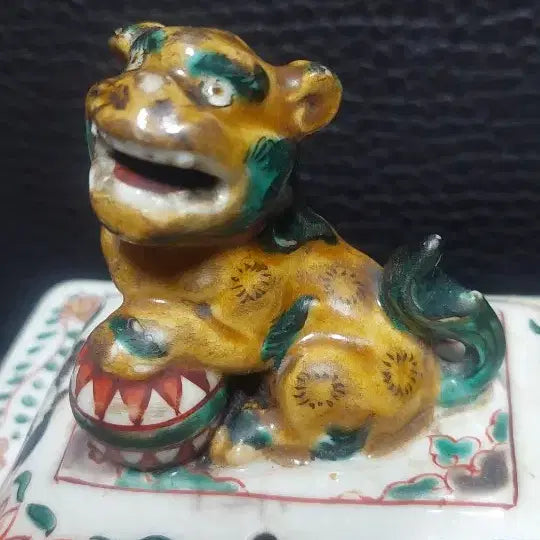[BUNJANG] Manryeok Dynasty Celadon Vase with Dragon and Lion Motif / 만력 운용문 향훈