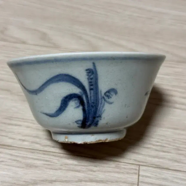 [BUNJANG] Authentic Ming Dynasty Blue and White Porcelain Orchid Cup / [진품] 명나라 명대 청화백자 난초문 잔 찻잔 골동품 도자기