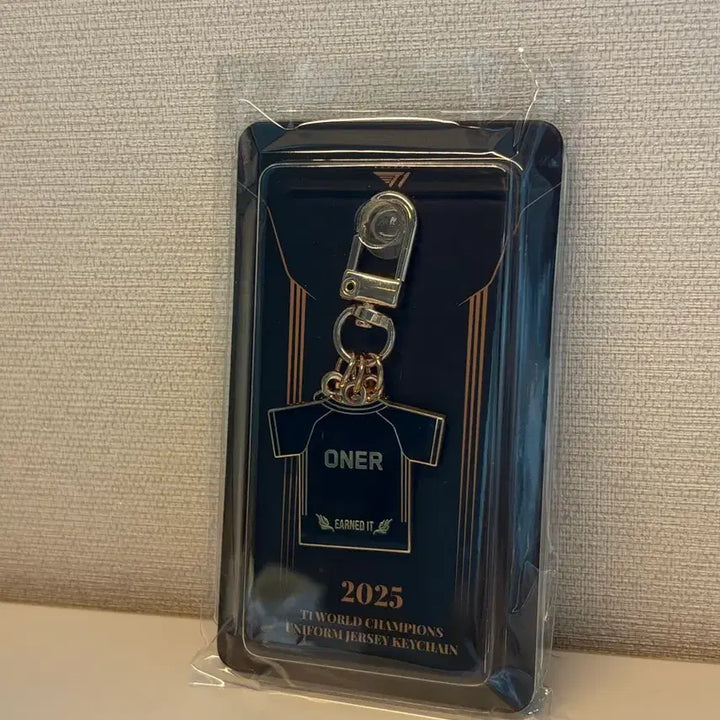 [BUNJANG] T1 2025 Worlds Championship Jersey Keychain [Owner] / 2025 t1 월즈 우승 유니폼 키링 [오너]