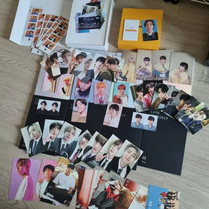 [BUNJANG] BTS Bundle Set Photocard, Four-Cut Photo, Puma Postcard, ARMY Kit, ARMY Bomb Photocard / 방탄 앨범포카. 네컷. 푸마엽서. 아미키트. 아미밤포카 일괄양도. bts