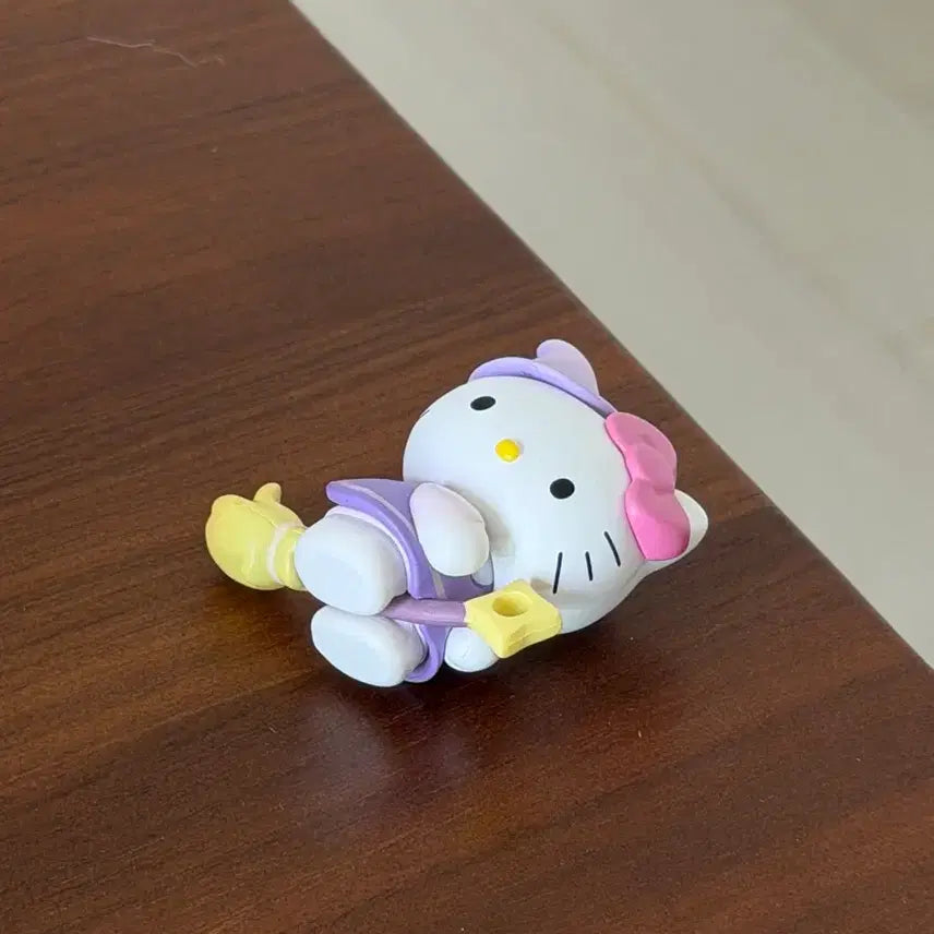[BUNJANG] Sanrio Hello Kitty Magical Study Series Figurine - Broom / 산리오 헬로키티 마법공부 시리즈 랜덤 피규어 - 빗자루